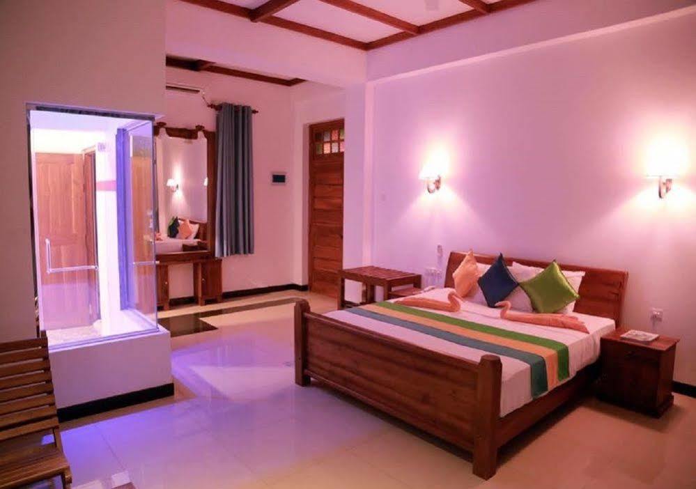 Sanmira Renaissance Hotel Unawatuna Exterior photo
